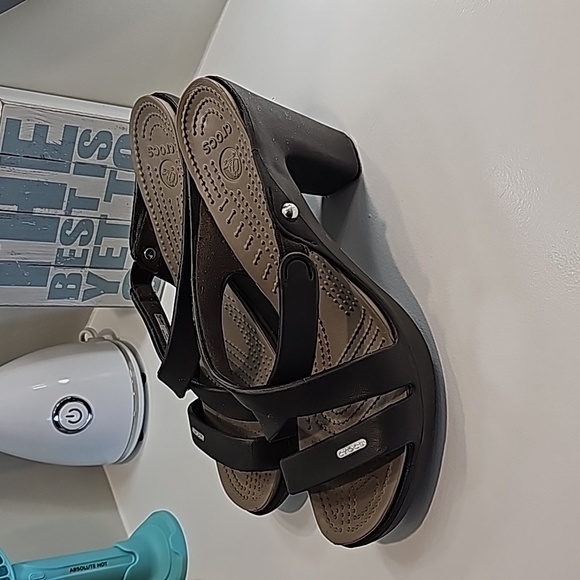 Crocs, high heels sandals, waterproof. Brown size 10 - Picture 2 of 5